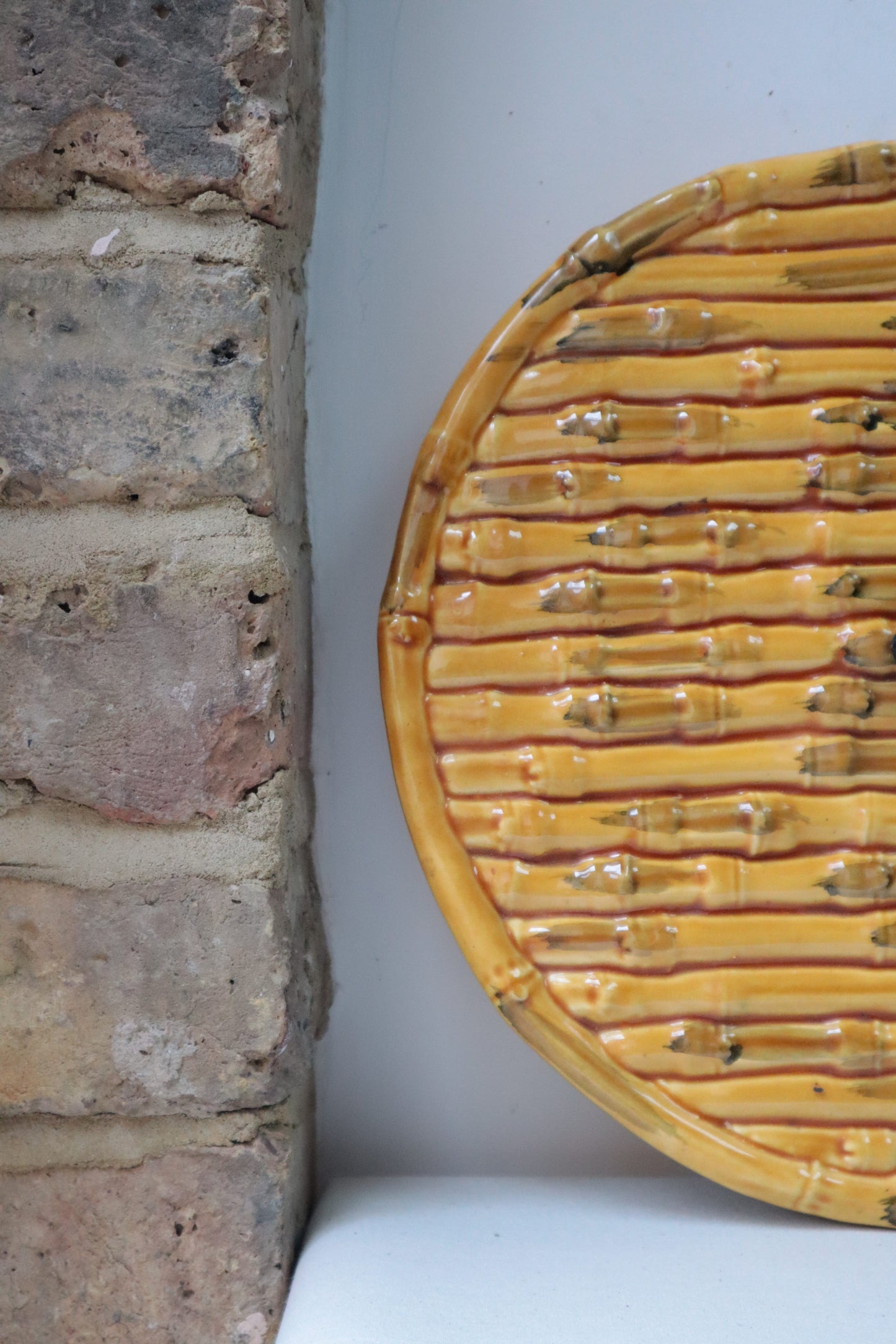 Yellow cake stand