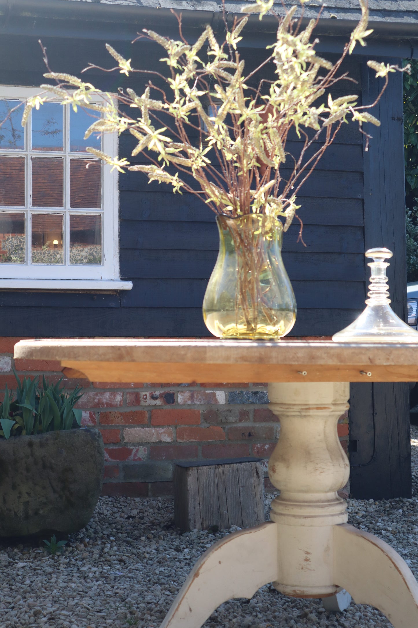 Circular pine table